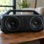 Caixa de som Philco Boombox Extreme aparece com desconto de 55% na Amazon